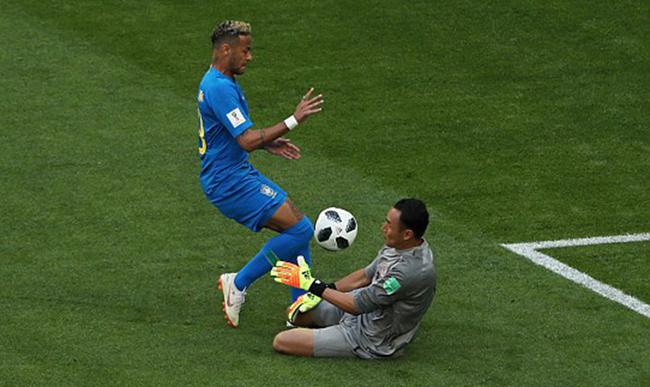 世界杯-内马尔+库鸟补时破门 VAR否点球 巴西2-0