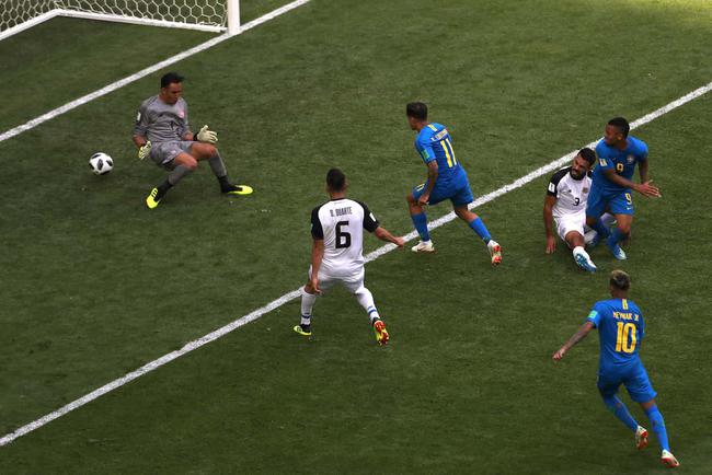 世界杯-内马尔+库鸟补时破门 VAR否点球 巴西2-0