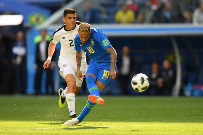 世界杯-内马尔+库鸟补时破门 VAR否点球 巴西2-0